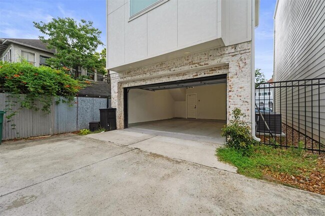 Building Photo - 4113 Austin St