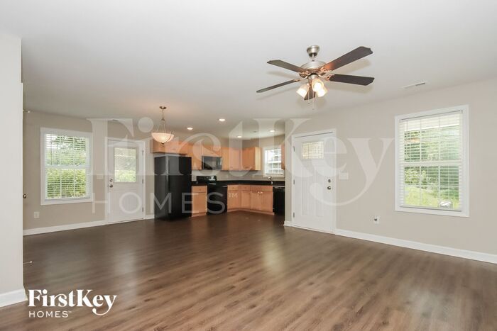 Building Photo - 625 Wilson St