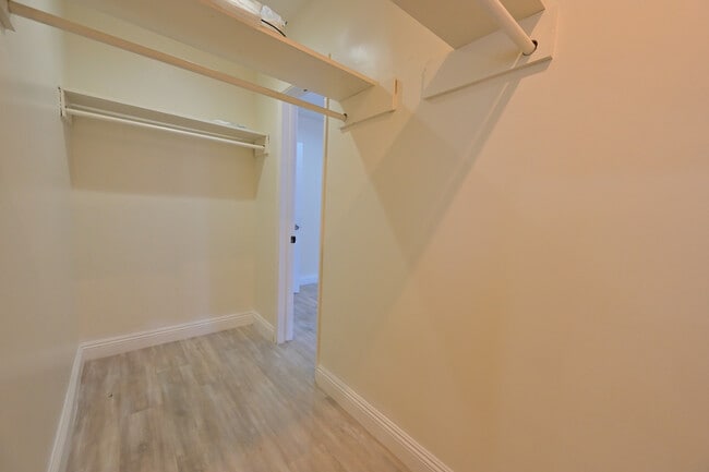 Building Photo - 326 E Olive Ave