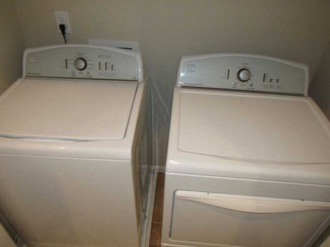 Building Photo - Immaculate Upscale Townhome in fantastic location in Arvada