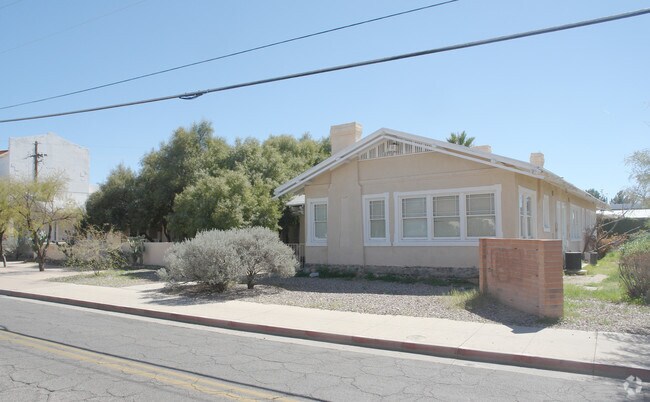 Primary Photo - Brady Court