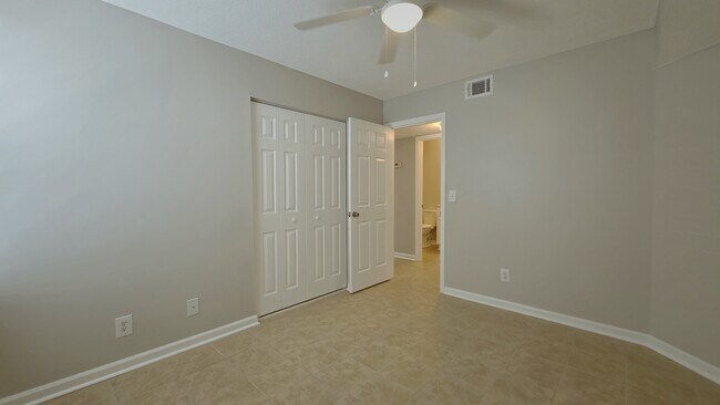 Building Photo - 8642 South Bridge Dr