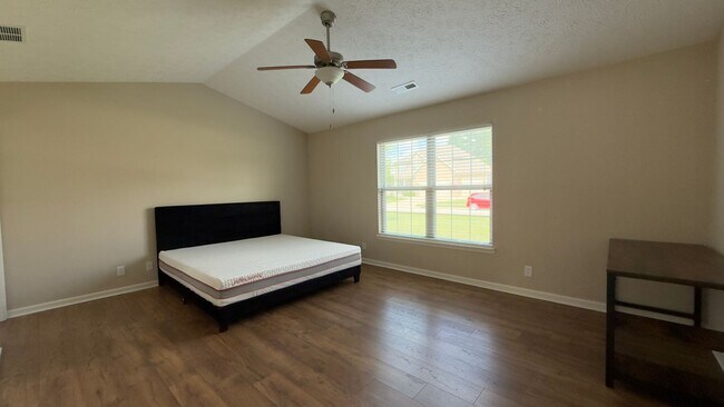 Building Photo - Updated 4-Bedroom Gem in West Lafayette – ...