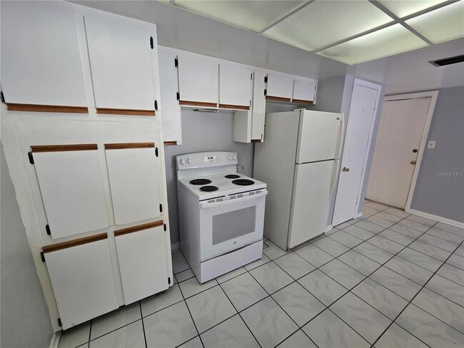 Building Photo - 6117 Shadow Wood Ct