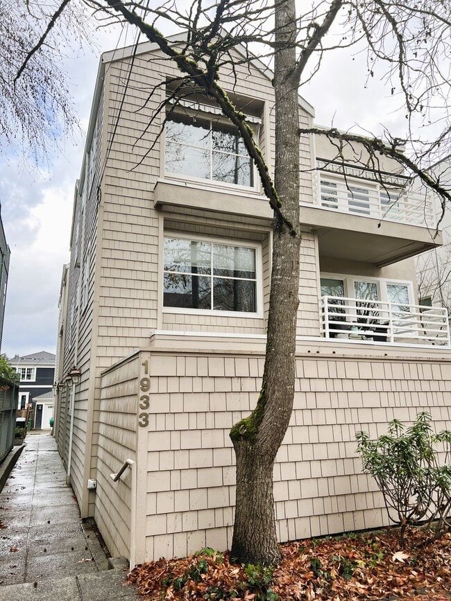 Primary Photo - Stunning 2 Bedroom Townhouse Just Steps to...