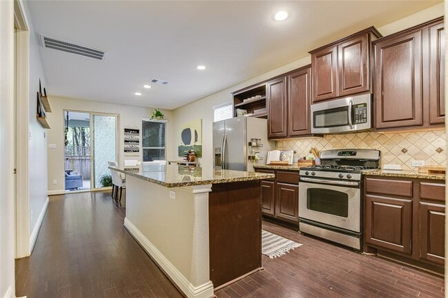 Building Photo - 2516 Amur Dr