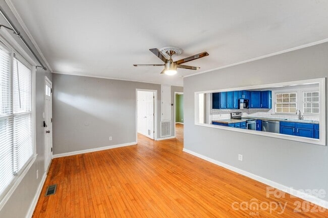 Building Photo - 909 Marion St