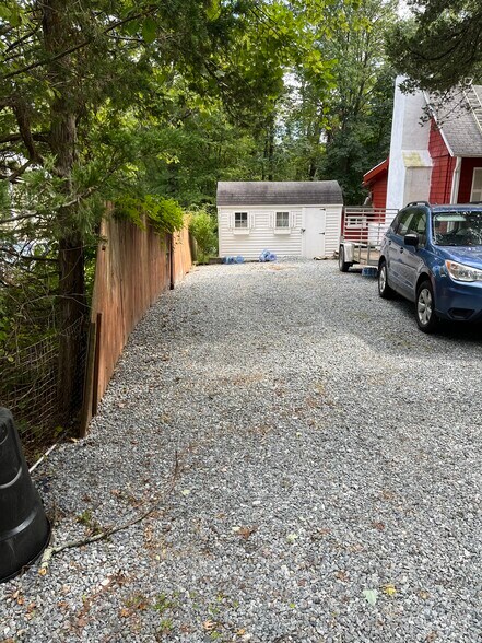 Building Photo - 8 Dixon Ln