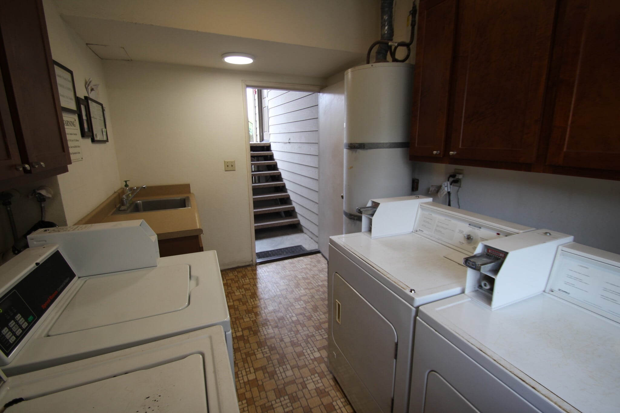 Laundry Room Coin-op - 119 Loma Vista St