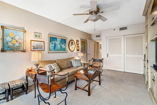 Building Photo - 529 S Flagler Dr