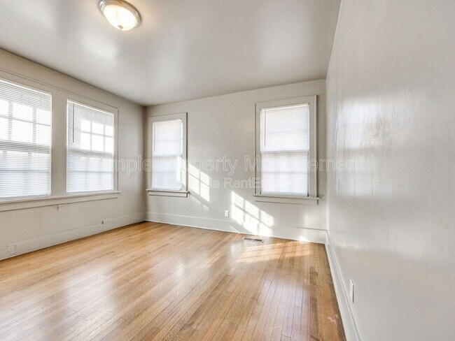 Building Photo - 816 NE 20th St