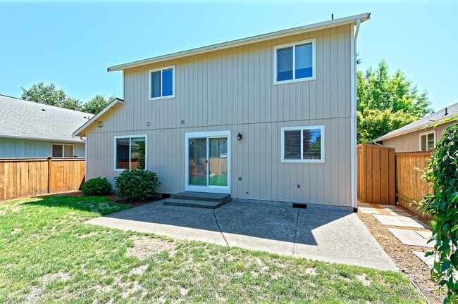 Building Photo - 4 Bedroom Home