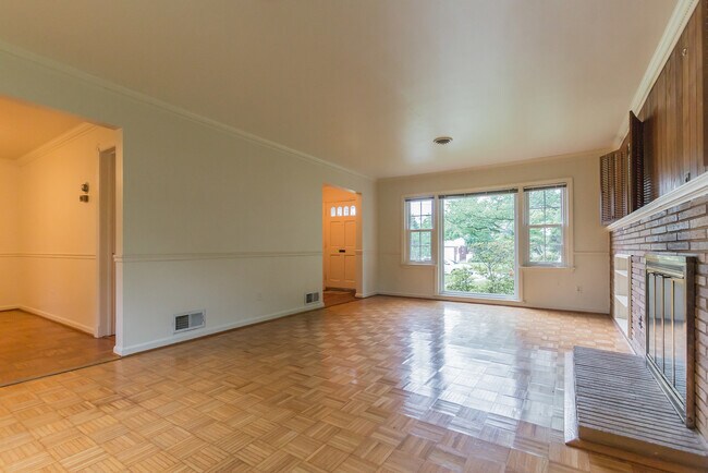 Building Photo - 9702 Bellevue Dr