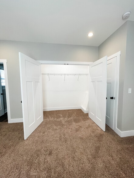 Primary Closet - 257 New Day Ln