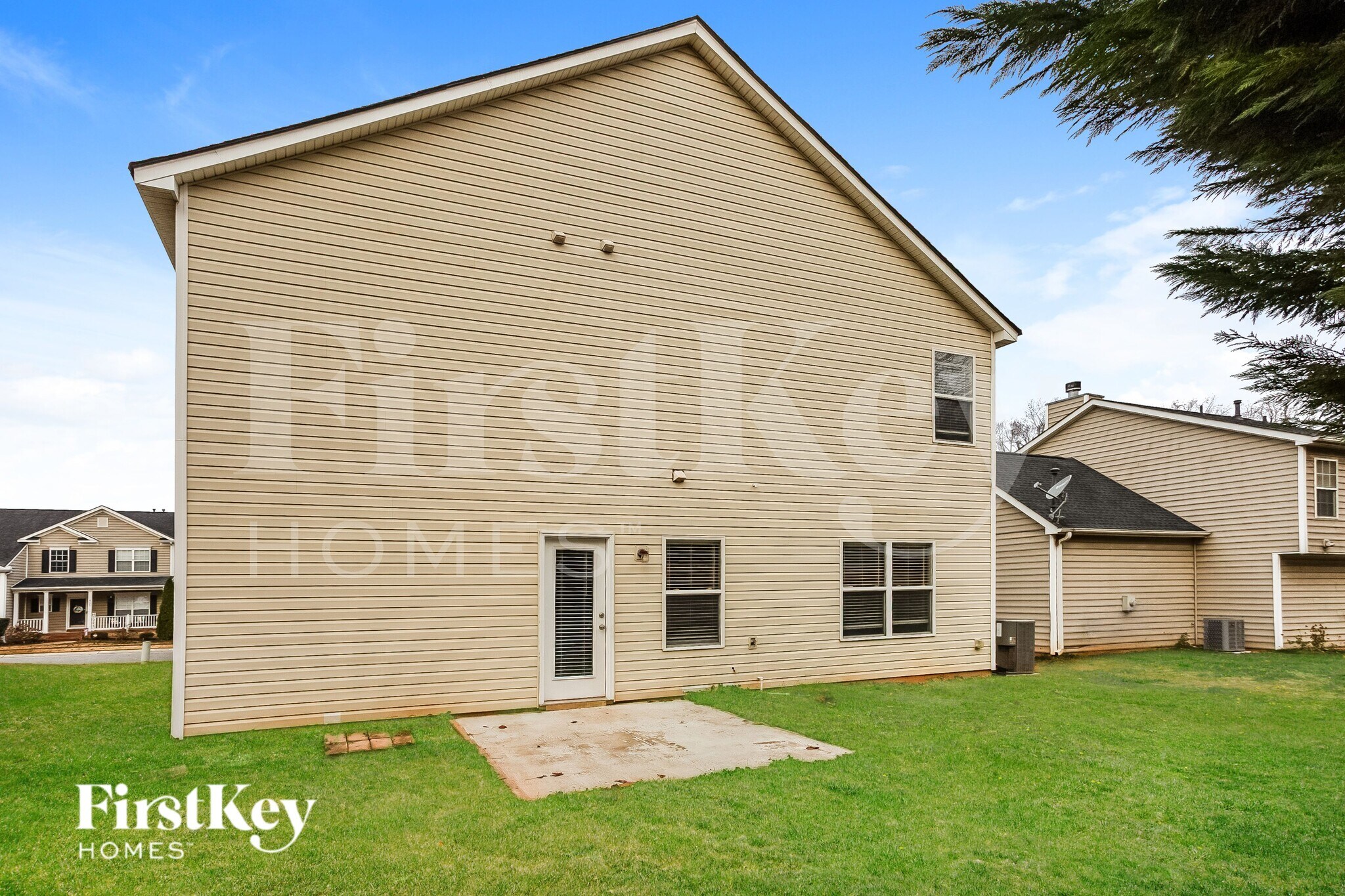 Building Photo - 8122 Chatham Oaks Dr