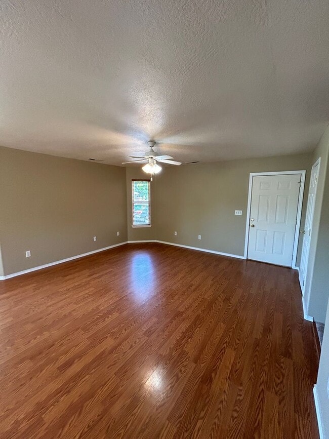 Building Photo - Coming Soon!!Three Bedroom for lease in Me...