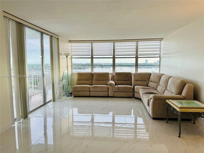 Building Photo - 18041 Biscayne Blvd