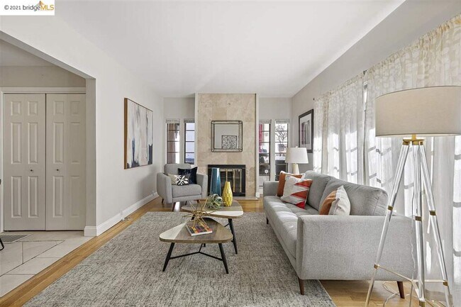 Building Photo - Beautiful Light-Filled 2BR/1BA Condo – Ste...