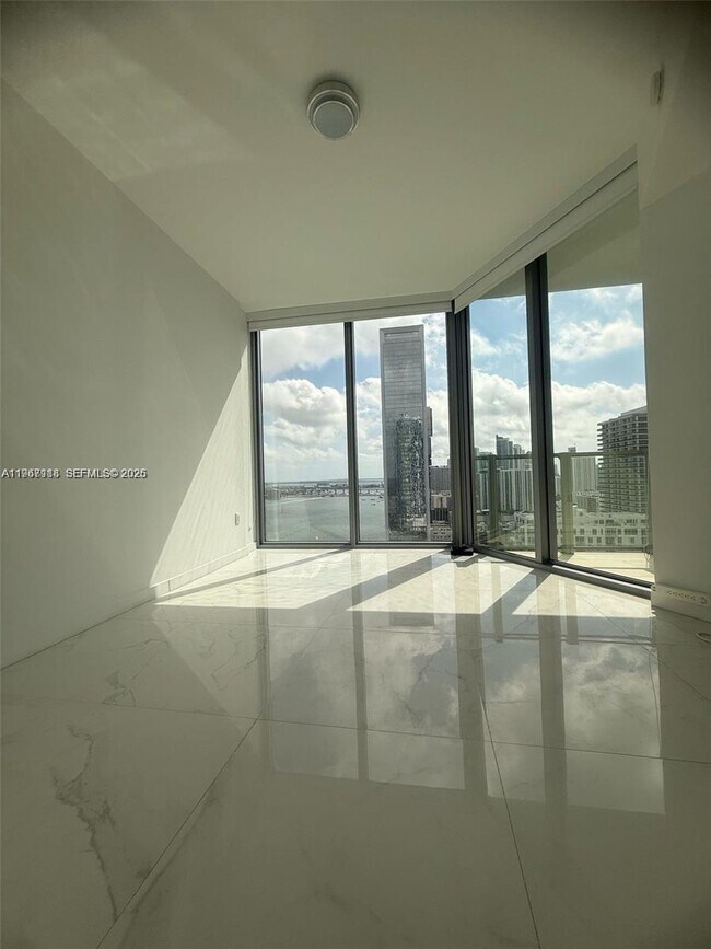 Building Photo - 2900 NE 7th Ave