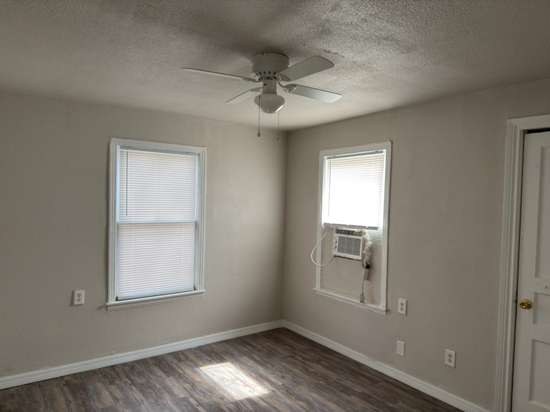 Building Photo - 1422 W Mariposa Dr