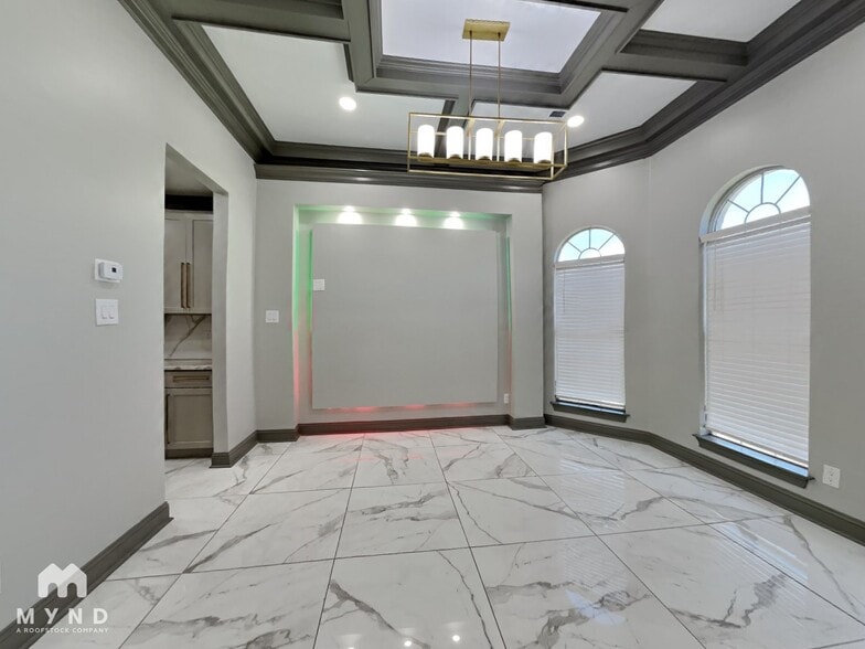 Building Photo - 5373 Solitaire Way