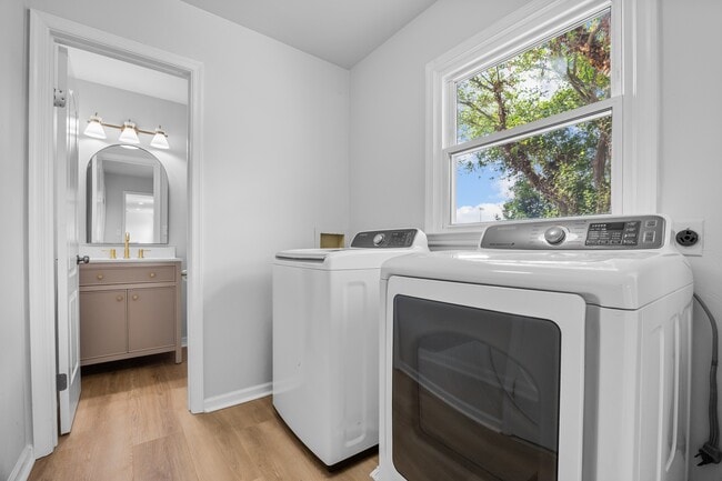 Building Photo - 4637 Chippendale Ct