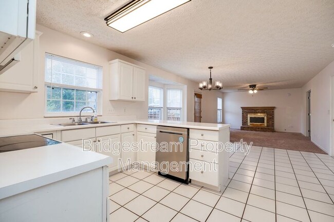 Building Photo - 4448 Forest Ridge Blvd