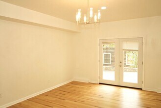 Building Photo - 4 Rockbrook Dr