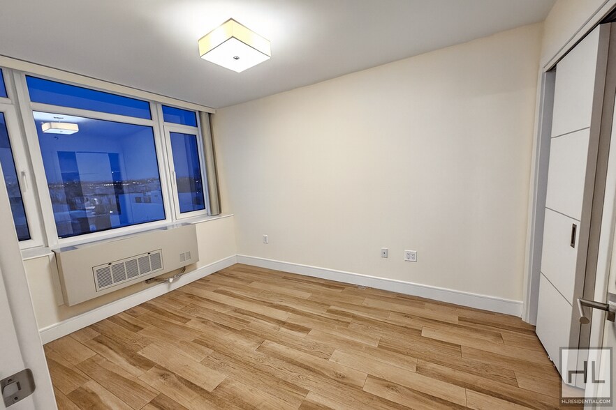 Building Photo - Northern Boulevard