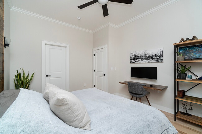 Building Photo - Poinsett Corners / Unit 110