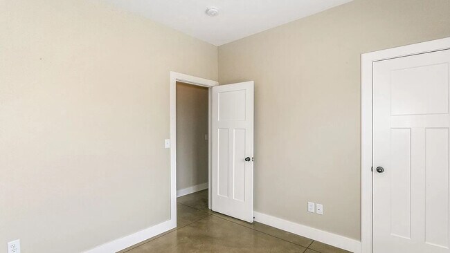 Bedroom 2 - 902 W Onewood Pl