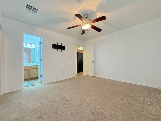 Building Photo - Northeast El Paso 3 Bed Refrig A/C