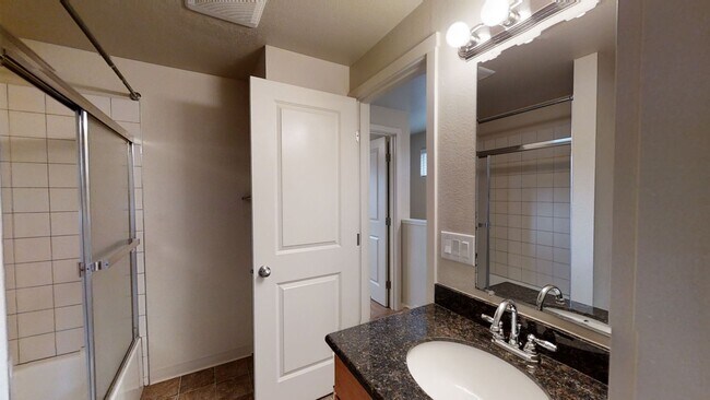 Building Photo - 1722 C Pl SE