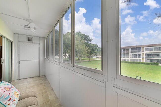 Building Photo - 18 Mansfield A
