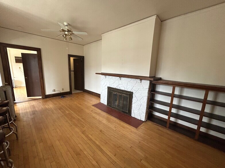 Building Photo - 612 Howard Plz