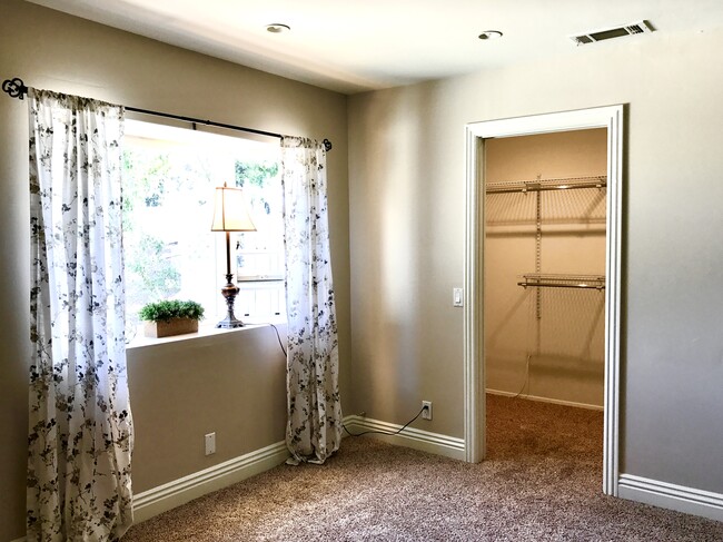 Bay window and walk in closet - 110 Taormina Ln