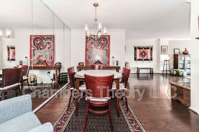 Building Photo - 1300 Army Navy Dr