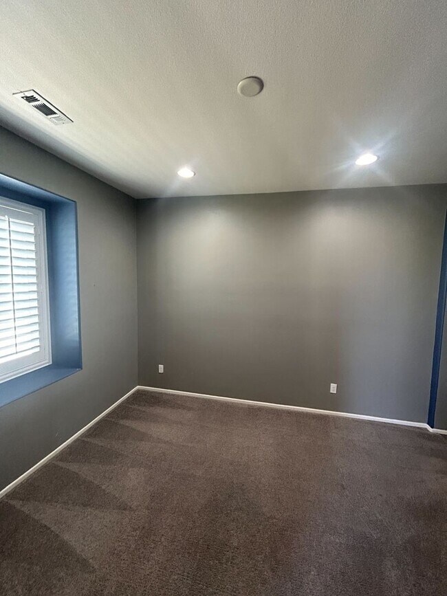 Building Photo - Beautiful Home For Rent NW Bakersfield AVAILABLE NOW!