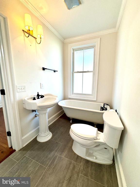 Building Photo - 508 E Main St