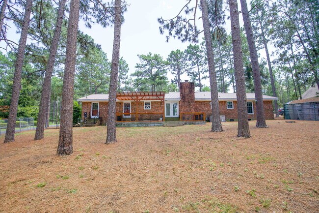 Building Photo - Retro Ranch only minutes from downtown Sou...