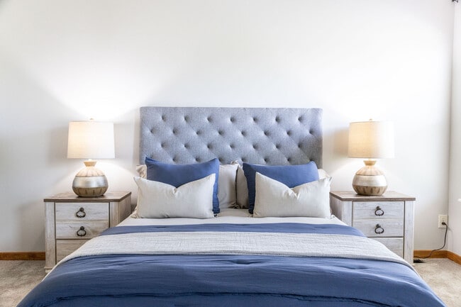 Building Photo - 7225 Bromfield Dr