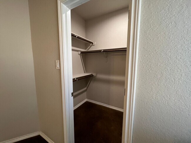 Building Photo - Luxury 3/2 Duplex in Seguin, Texas