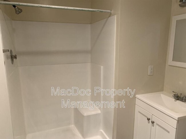 Building Photo - 918 Churchill Dr