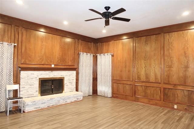 Building Photo - 702 Mt Vernon Dr