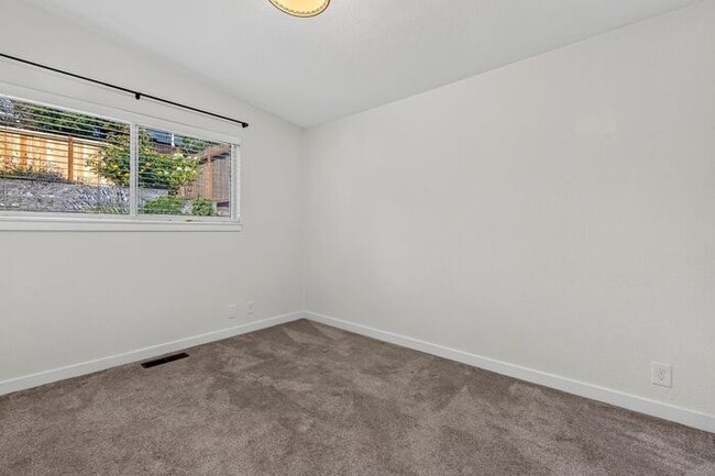 Building Photo - Charming and Cozy Air-Conditioned High Point Rambler (1st Month Free)