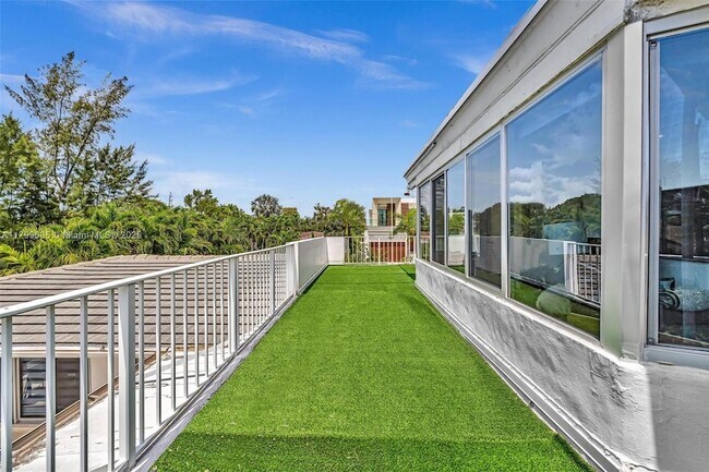 Building Photo - 9257 Bay Dr
