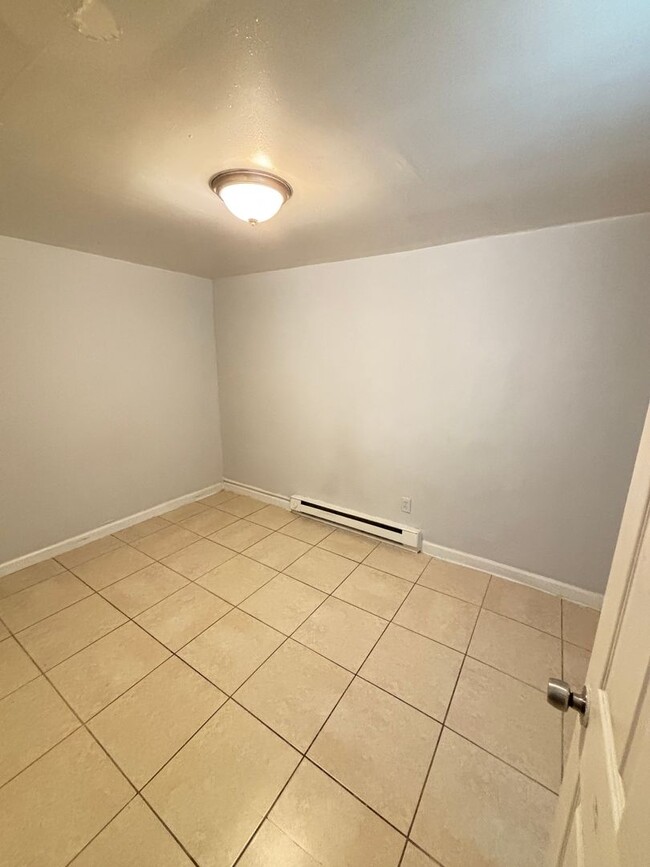 Building Photo - 384 Tilghman St