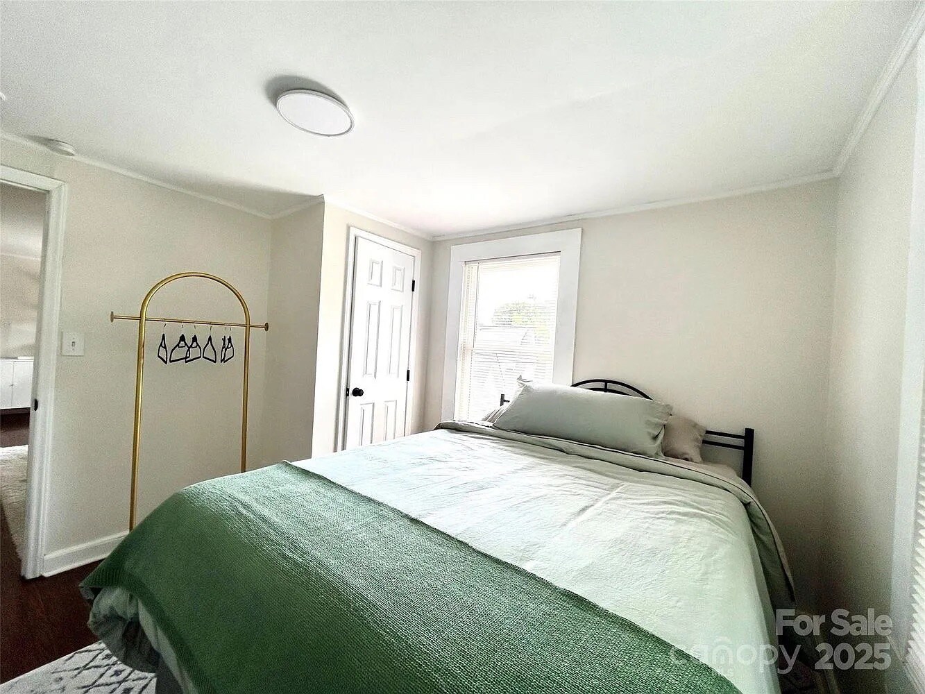 Building Photo - Room in Duplex on Charles Ave