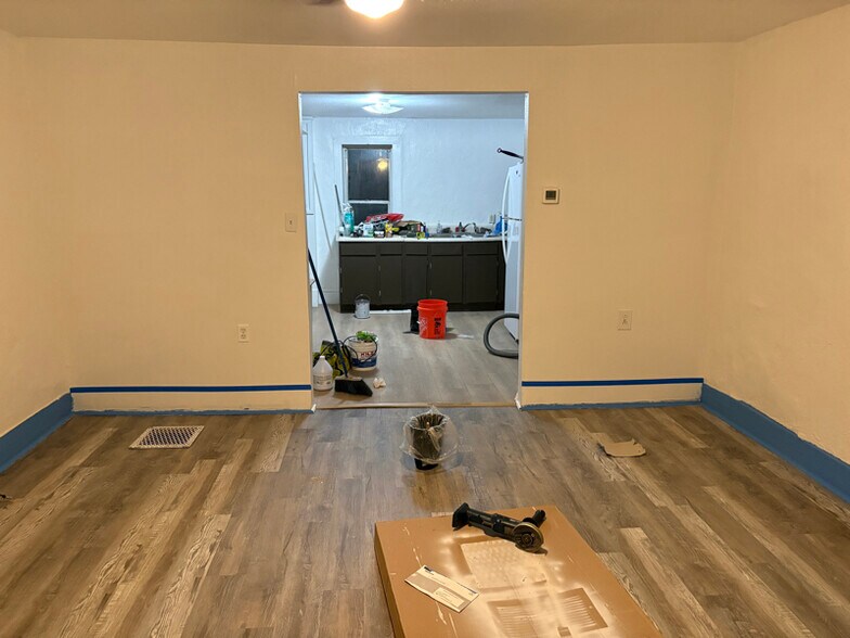 Building Photo - 205 N Hendren Ave