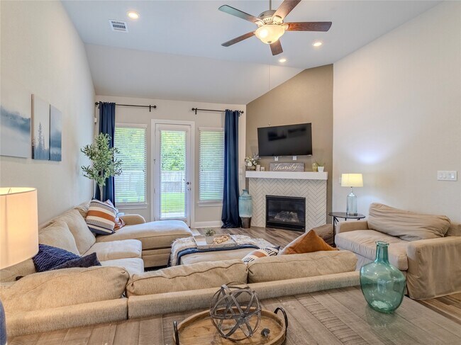 Building Photo - 10923 Texas Rose Dr